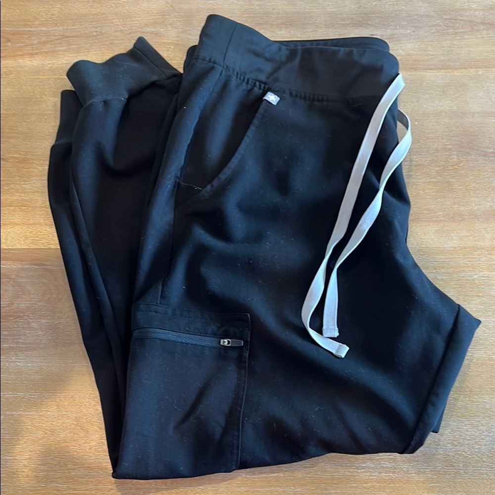 Figs Women's Zamora Large Petite Black Jogger Pants